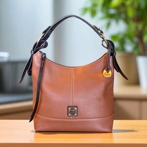 Dooney & Bourke 🦆 Elegant Brown Pebbled  Leather Shoulder Bag EUC